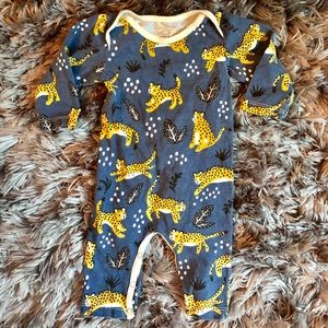 Super cute winter water factory “wildcats” romper